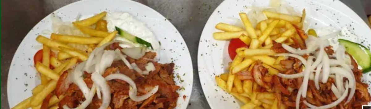 Gyrosteller mit Pommes
